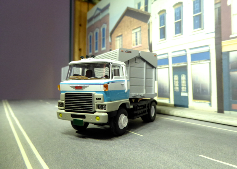 Illustration for article titled Hot Sixty 4th: Truckin' Thursday with Tomica Trailer